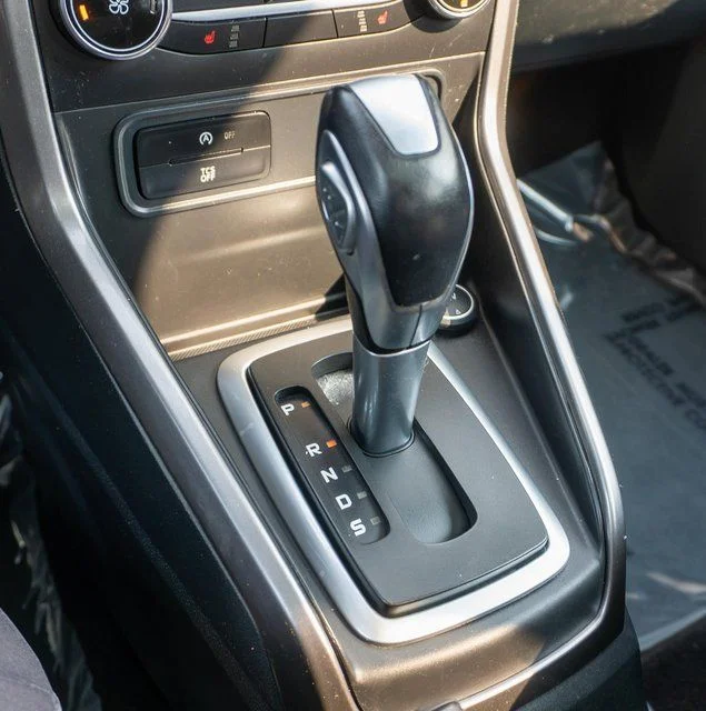 Used 2022 White Ford SE image 27