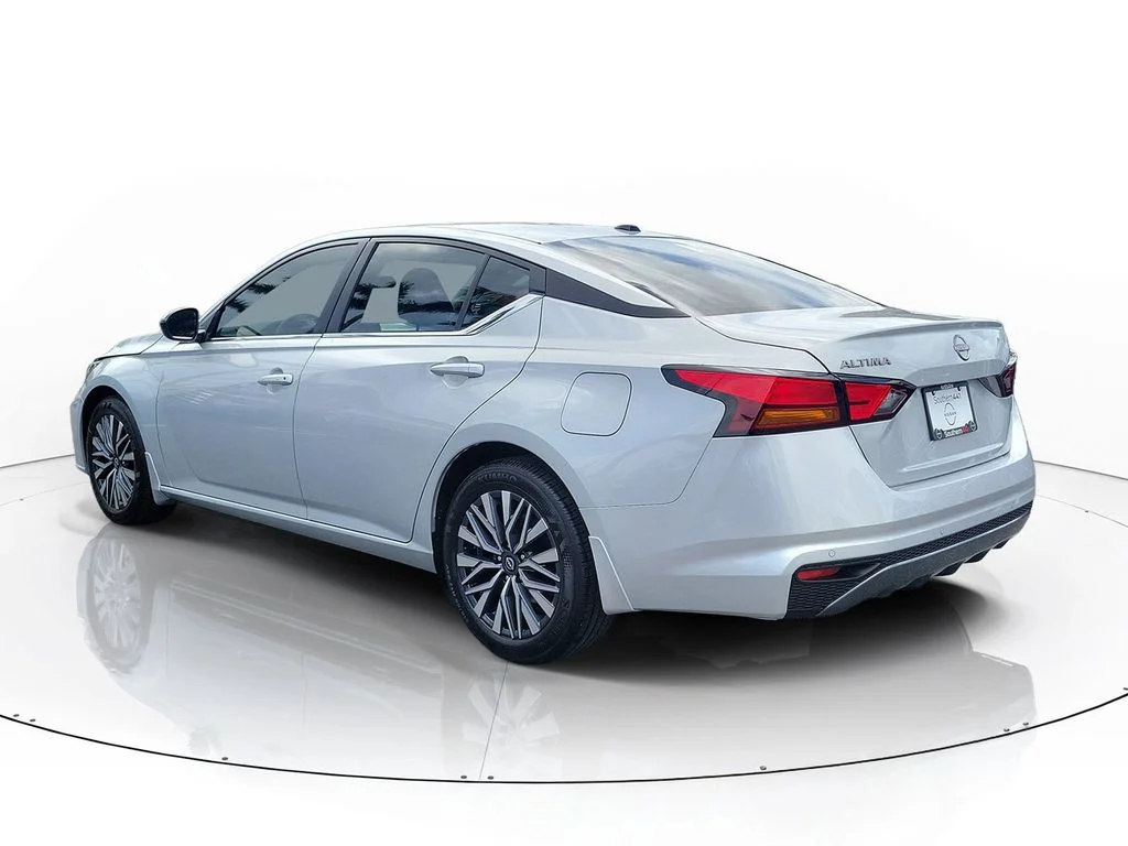 New 2026 Silver Nissan 2.5 SV image 5