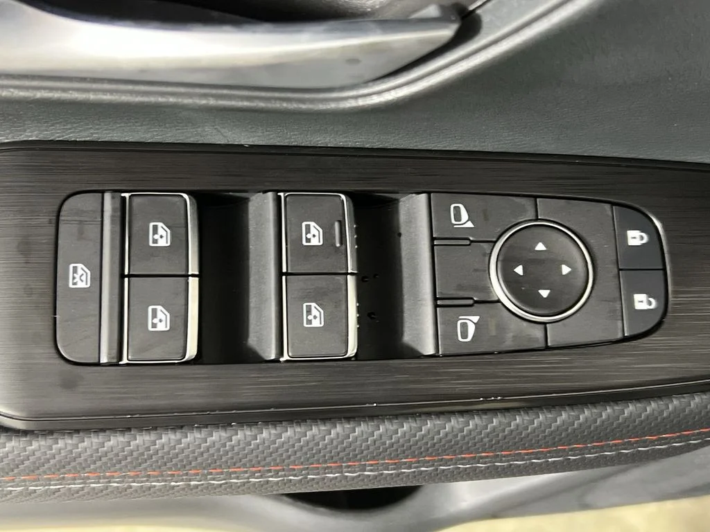 2026 Nissan KICKS SR - Photo 15