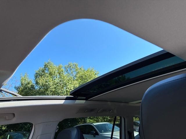 Used 2019 White Volkswagen 2.0T SE image 16