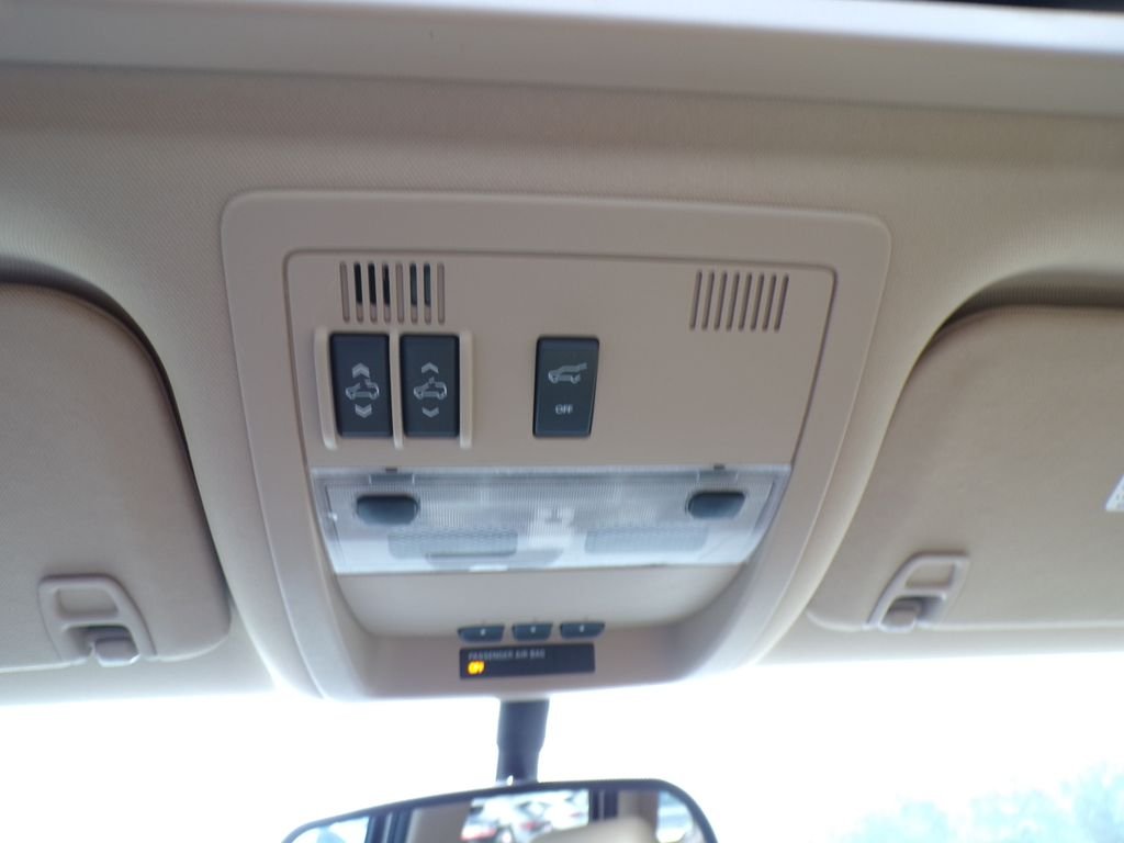 Used 2013 White Diamond Clearcoat GMC Denali image 22