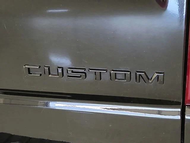 Used 2022 Black Chevrolet Custom image 34