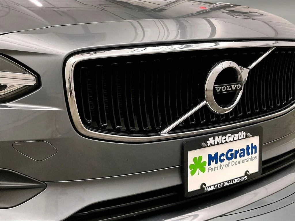 Used 2019 Gray Volvo T6 Momentum image 32