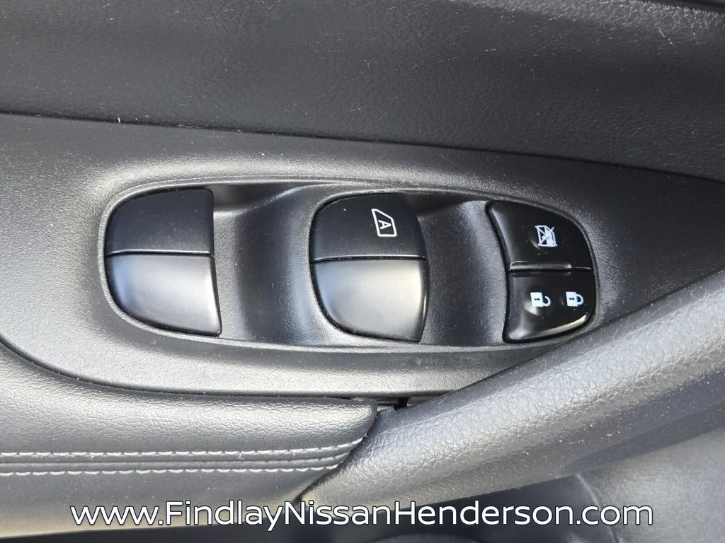 Used 2019 Blue Nissan S image 20
