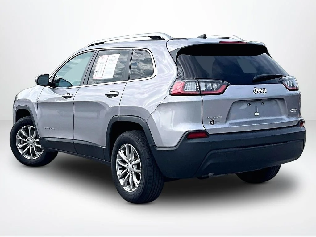 Used 2021 Silver Jeep Latitude Plus image 14