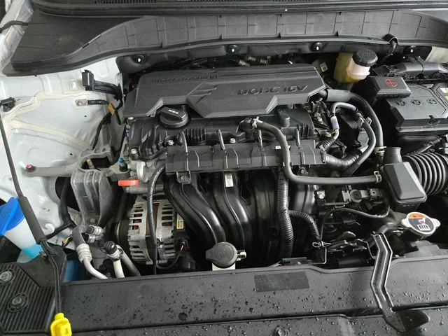 Used 2023 White Hyundai SEL image 22