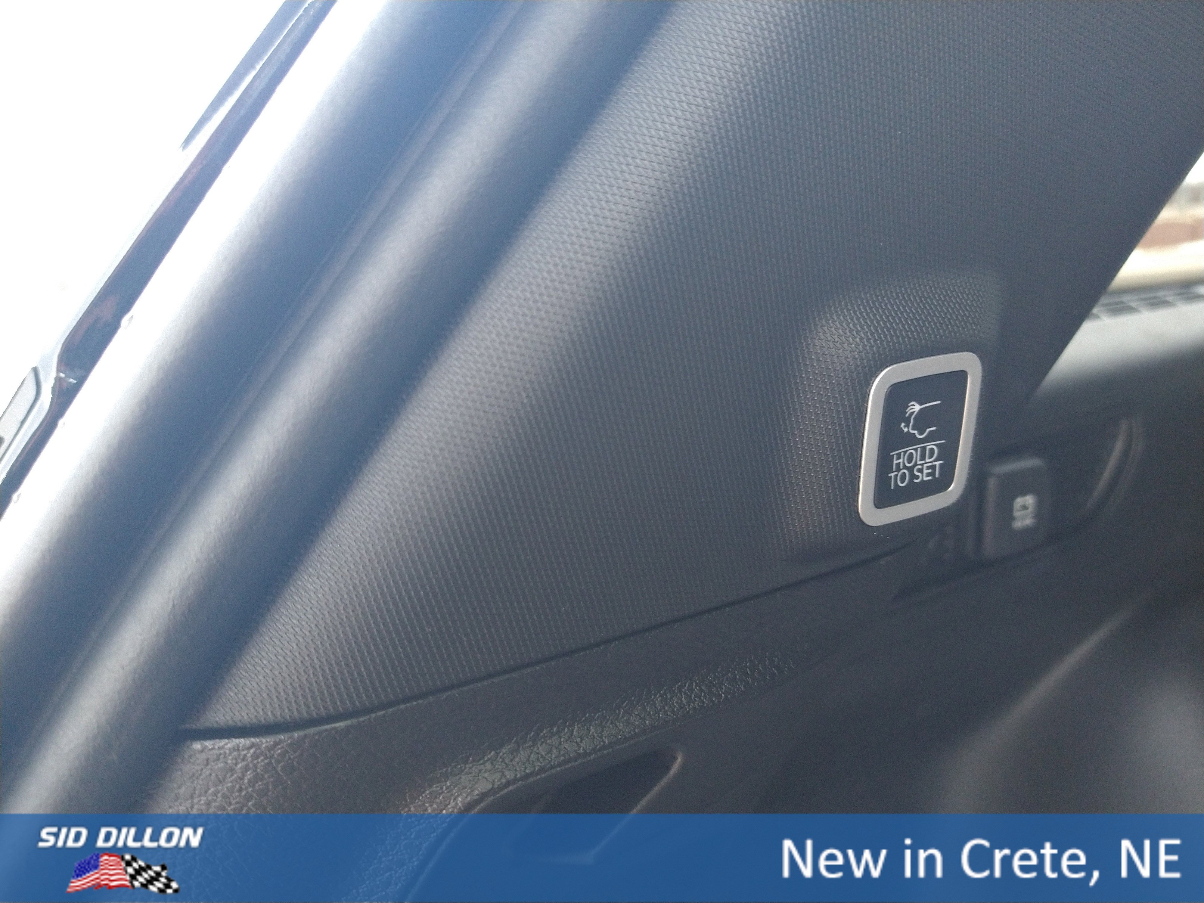 New 2026 Diamond Black Crystal Pearl-Coat Exterior Paint Jeep Laredo Altitude image 17
