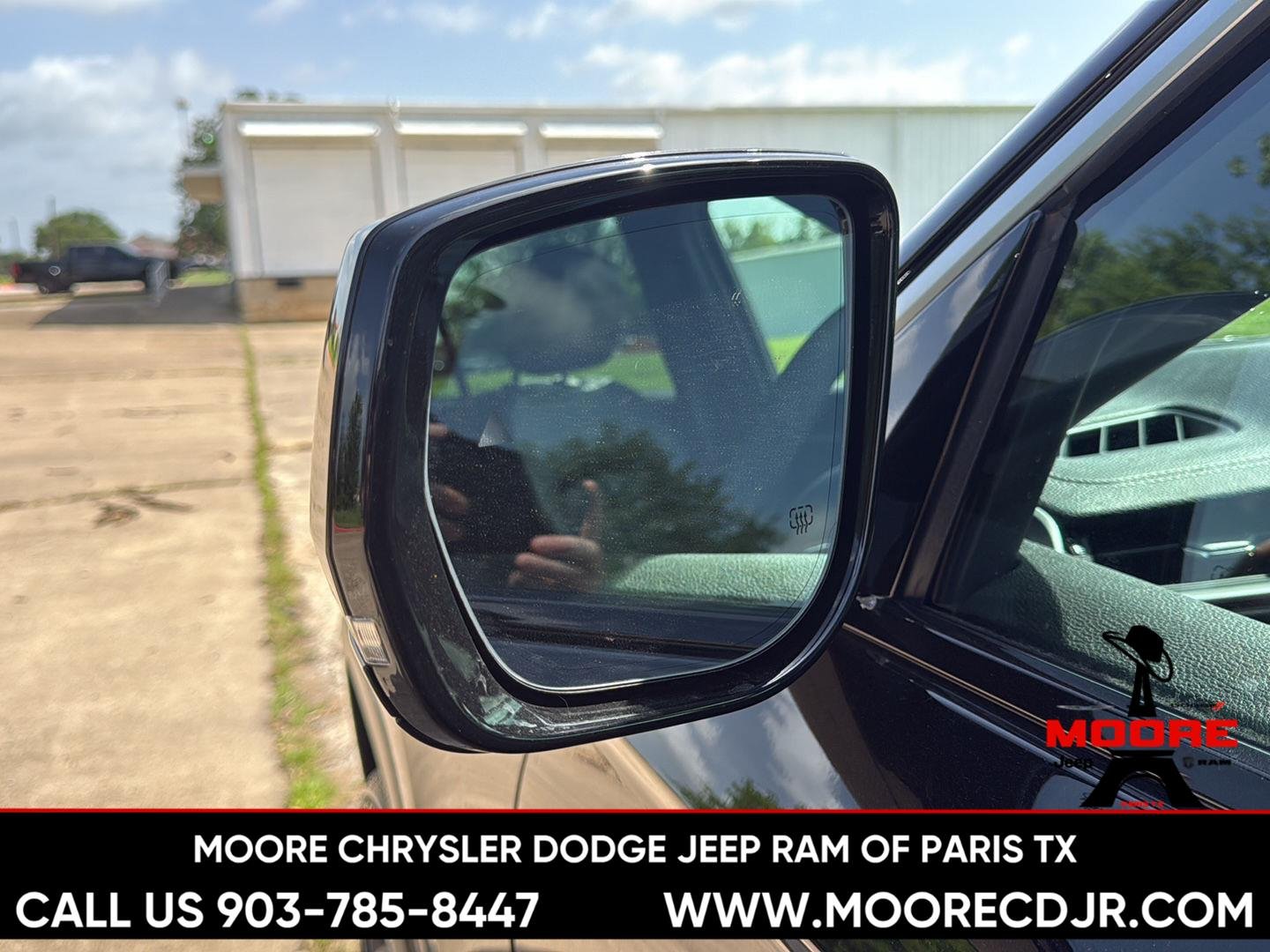 New 2026 Diamond Black Crystal Pearl-Coat Exterior Paint Jeep Limited image 9