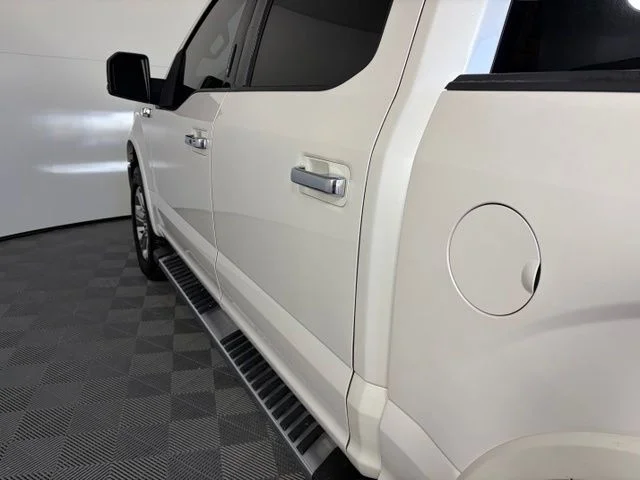 Used 2018 White Platinum Clearcoat Metallic Ford Lariat image 10