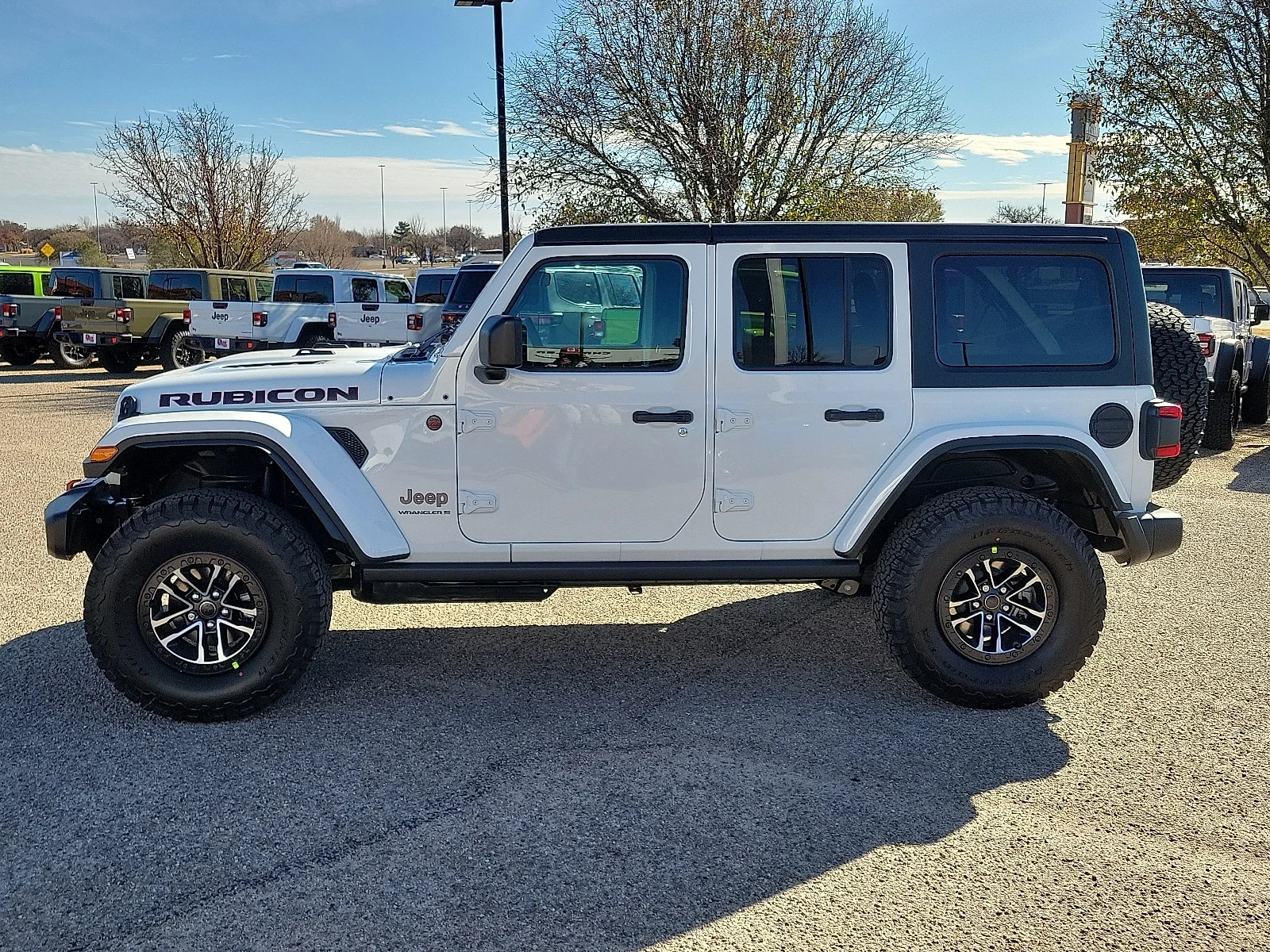 New 2026 PW7 Bright Whit Jeep 4-DOOR RUBICON image 2
