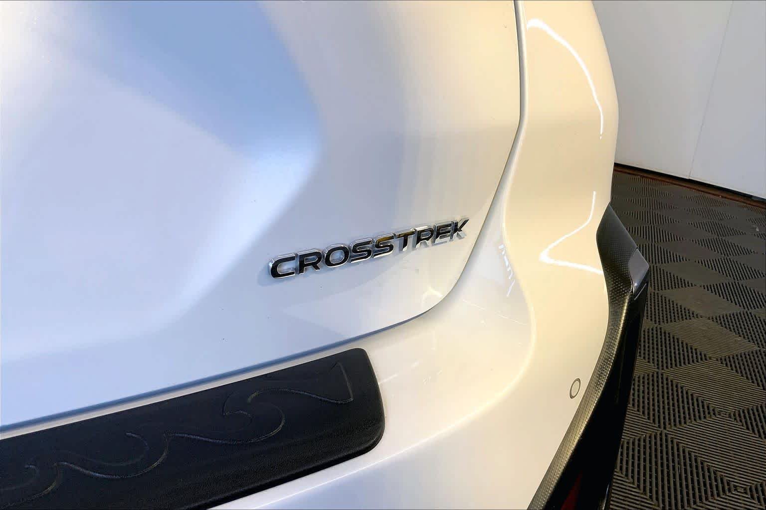 Used 2024 Crystal White Pearl Subaru Limited image 10