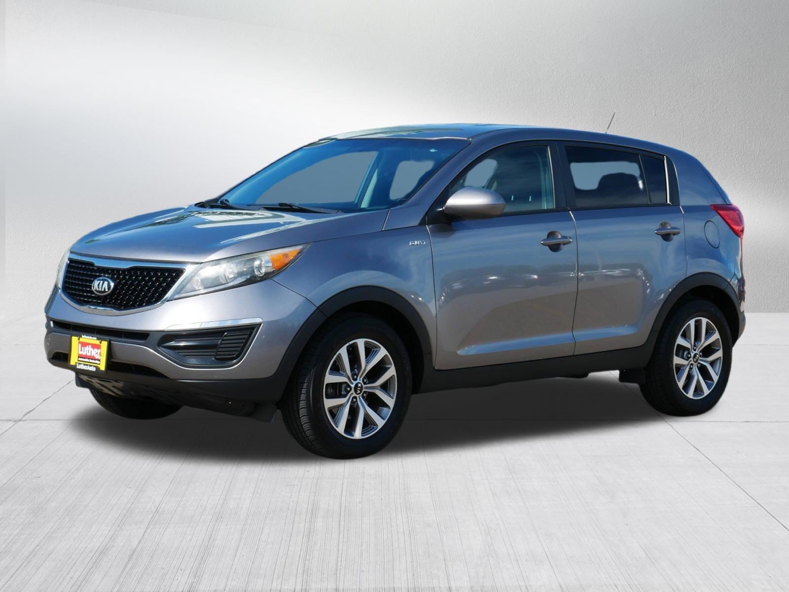 Used 2015 Mineral Silver Kia LX image 3