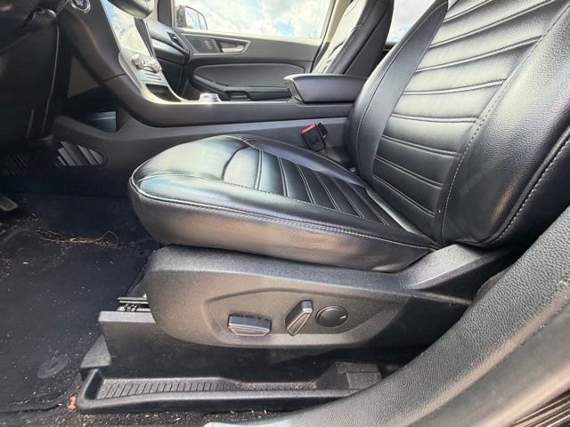 Used 2022 Black Ford SEL image 9