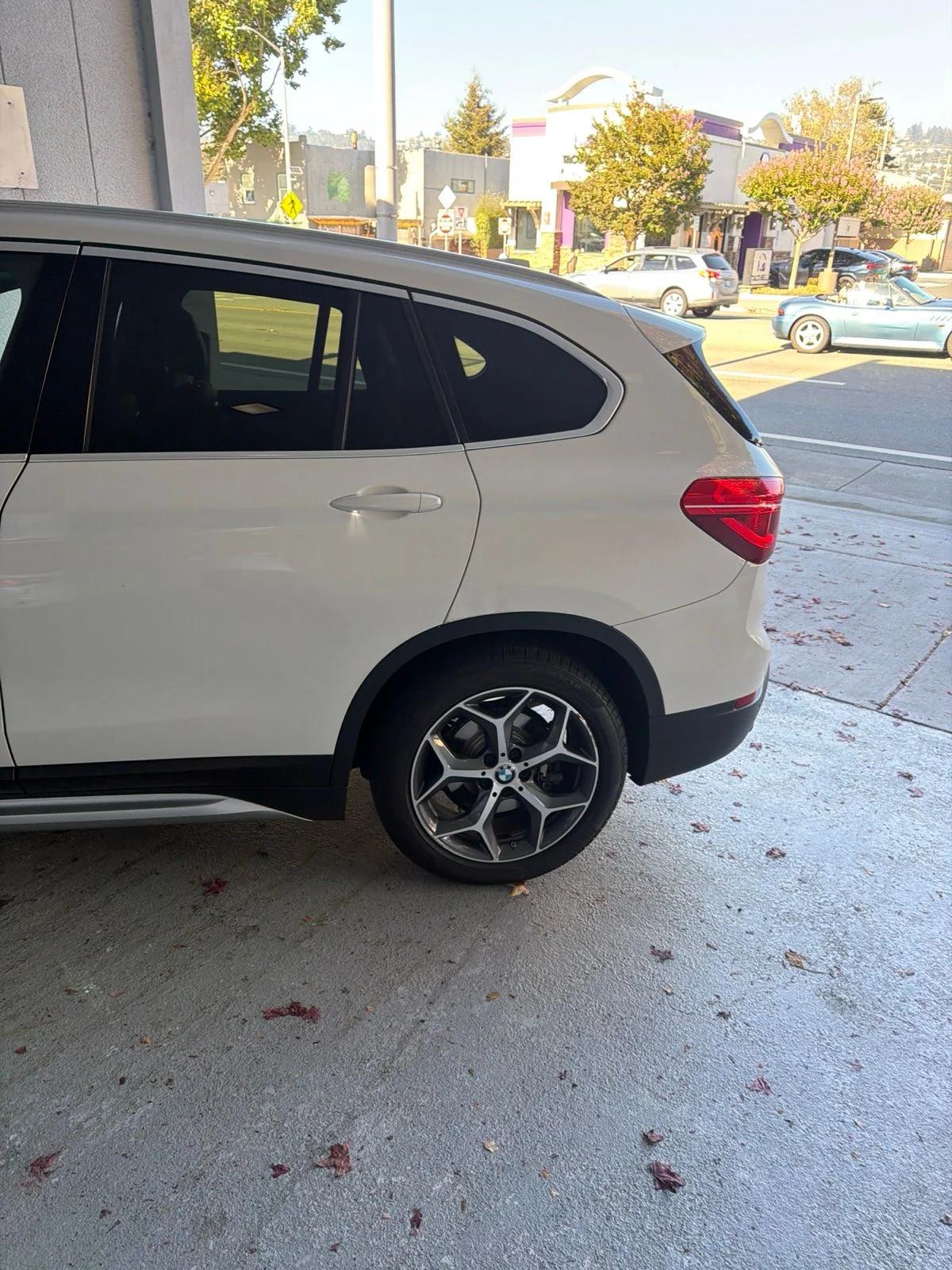 Used 2019 White BMW xDrive28i image 12