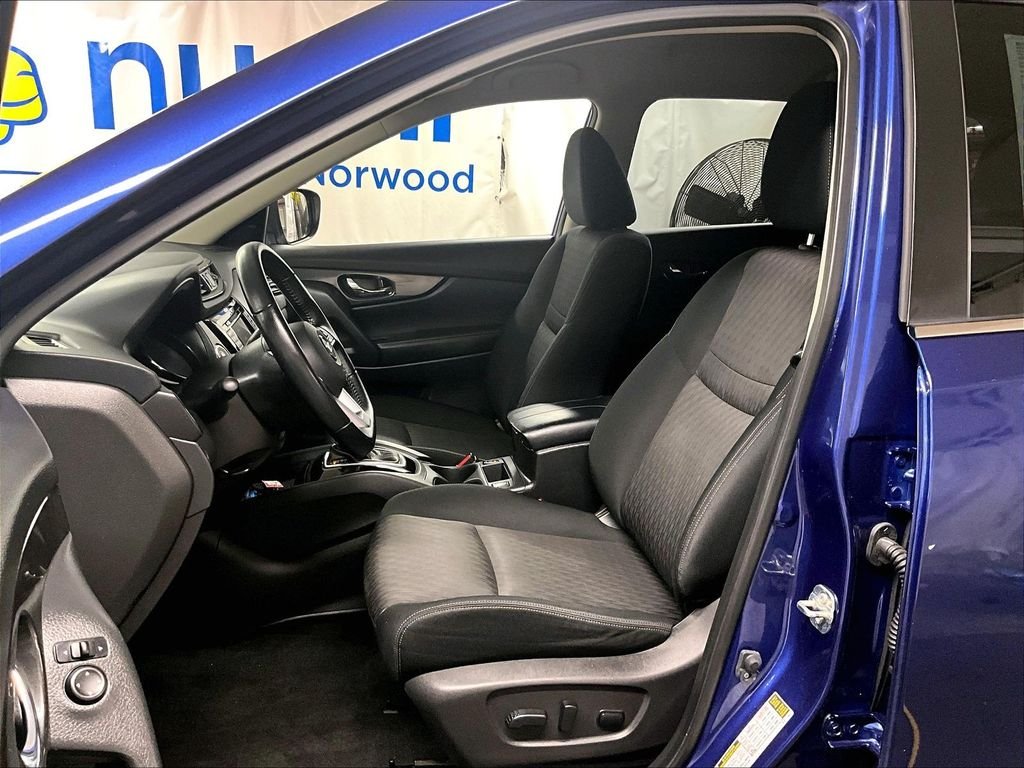 Used 2020 Blue Nissan SV image 9