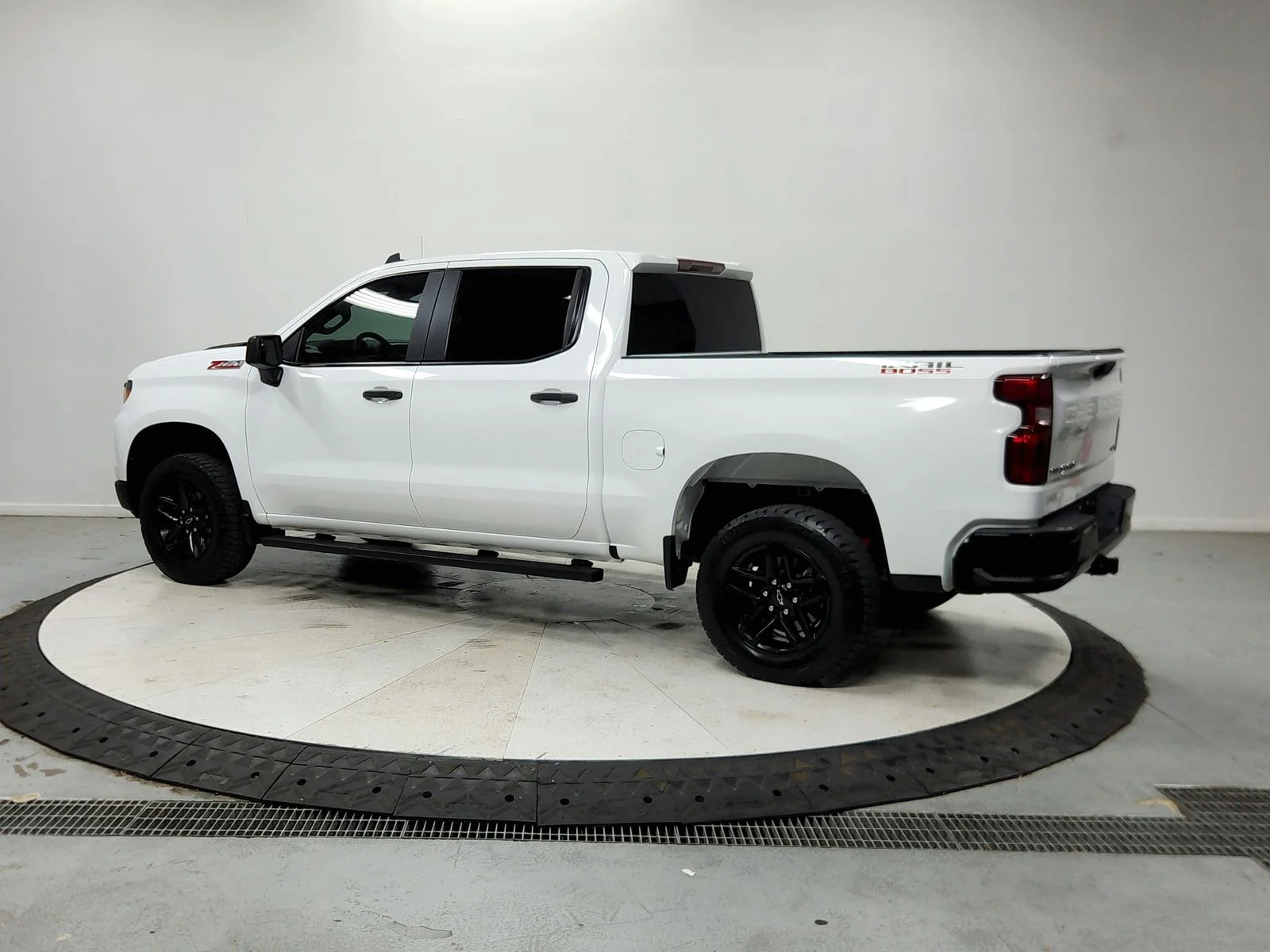Used 2022 White Chevrolet Custom Trail Boss image 6