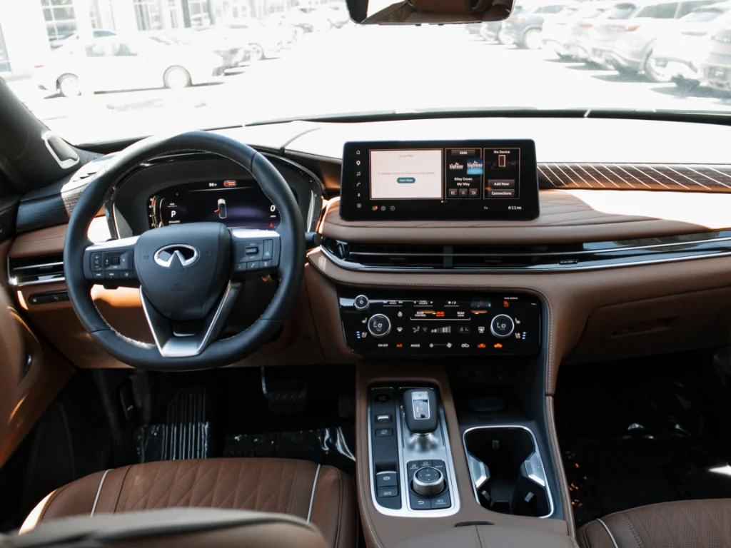 New 2027 2T RAD WHT INFINITI Autograph AWD image 32