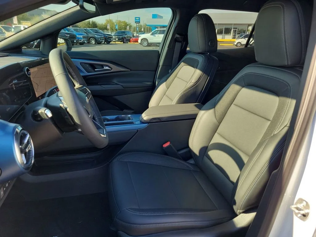 New 2026 Summit White Chevrolet LT image 10