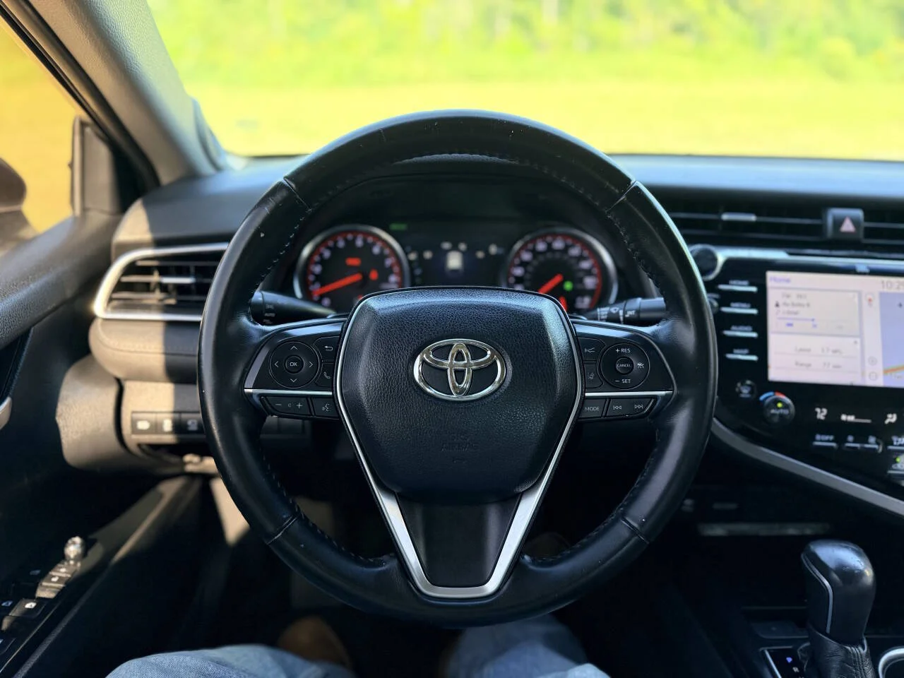 Used 2018 White Toyota XSE V6 4dr Sedan image 18