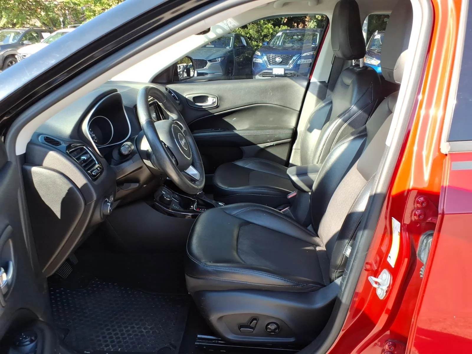Used 2018 Redline Pearlcoat Jeep Altitude image 10