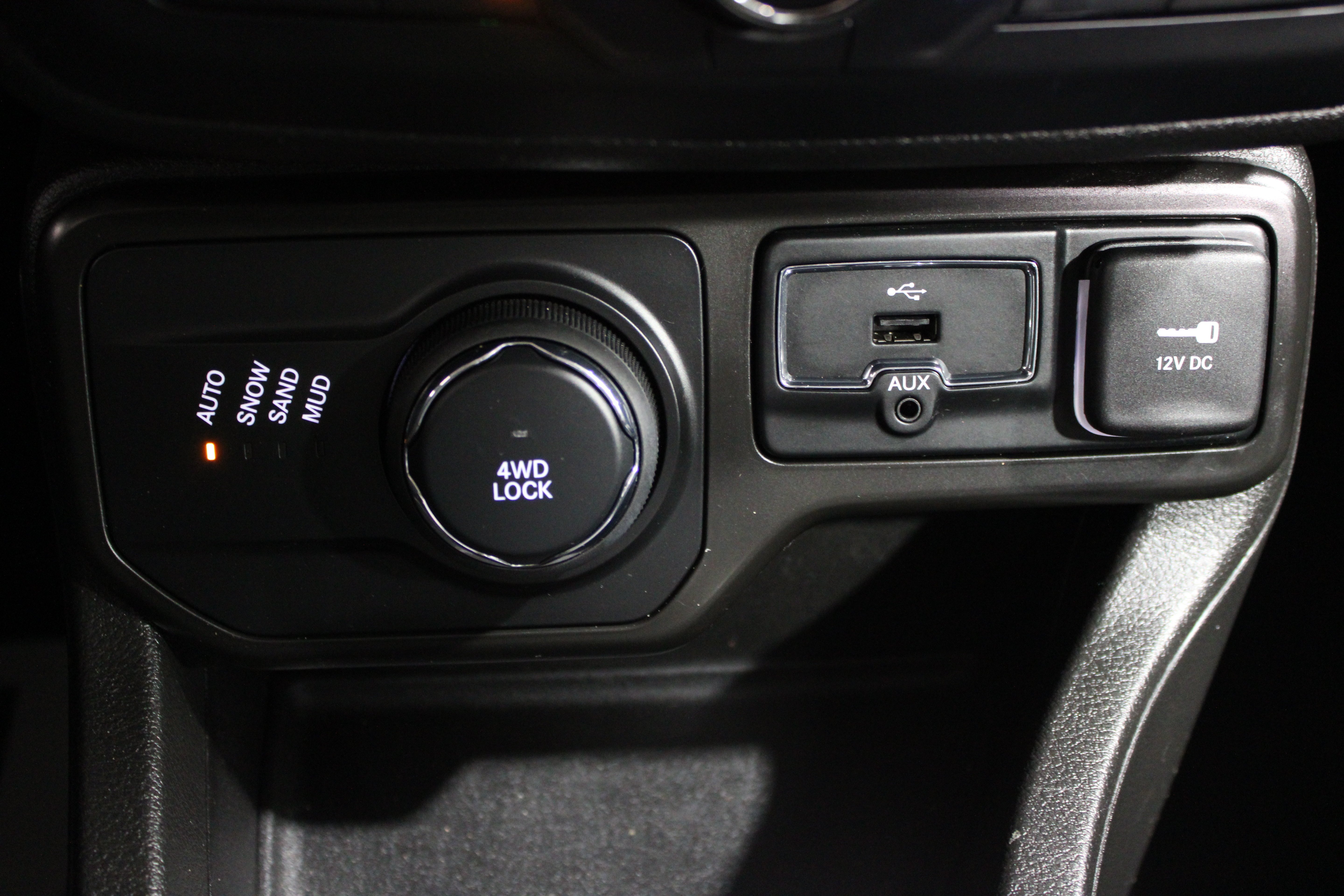 Used 2020 Alpine White Clearcoat Jeep Limited image 16