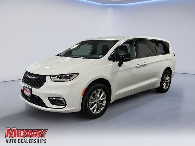 2026 Chrysler Pacifica Select AWD's photo