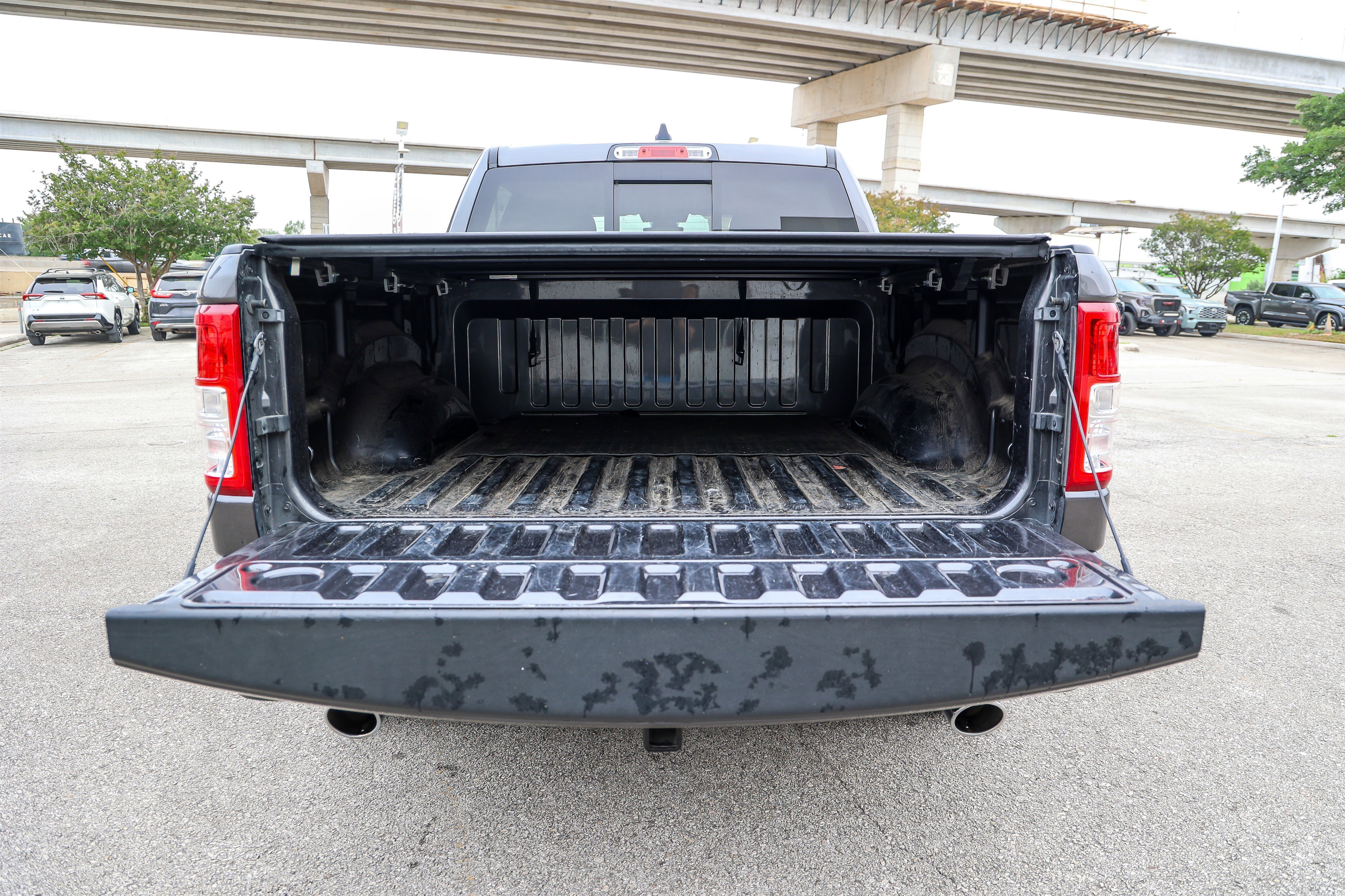 Used 2022 Granite Crystal Metallic Clearcoat Ram Lone Star image 15