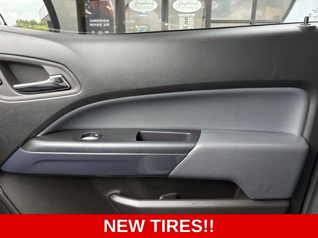 Used 2022 Black Chevrolet Z71 image 25