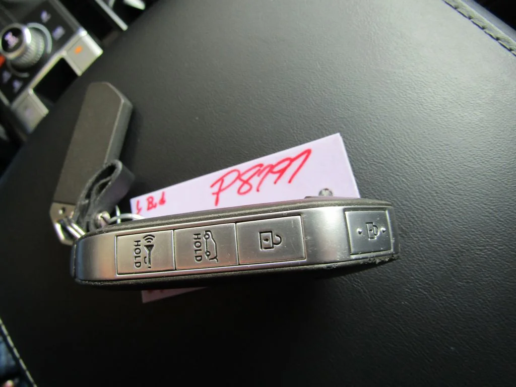 Used 2025 White Kia S image 20