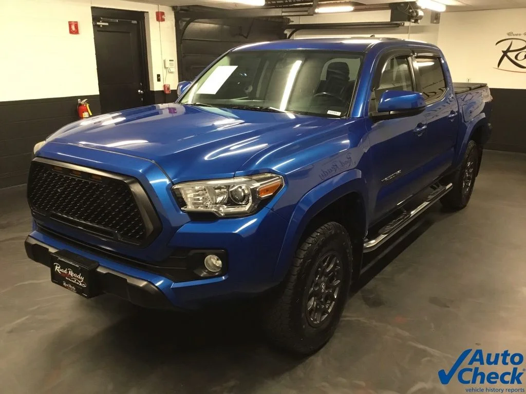 Used 2017 Blue Toyota SR5 image 6