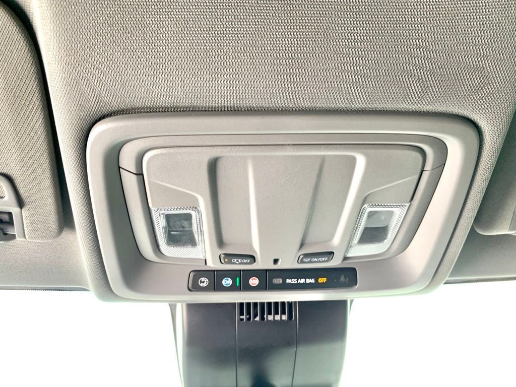 Used 2024 White GMC Elevation image 40