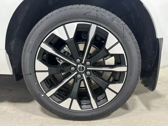 New 2026 Crystal White Volvo Plus image 22
