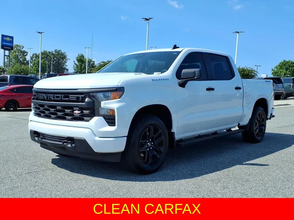 Used 2025 White Chevrolet Custom image 3
