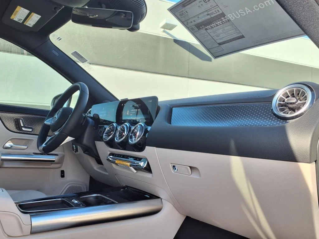 Certified Used 2025 Polar White Mercedes-Benz GLA 250 image 8