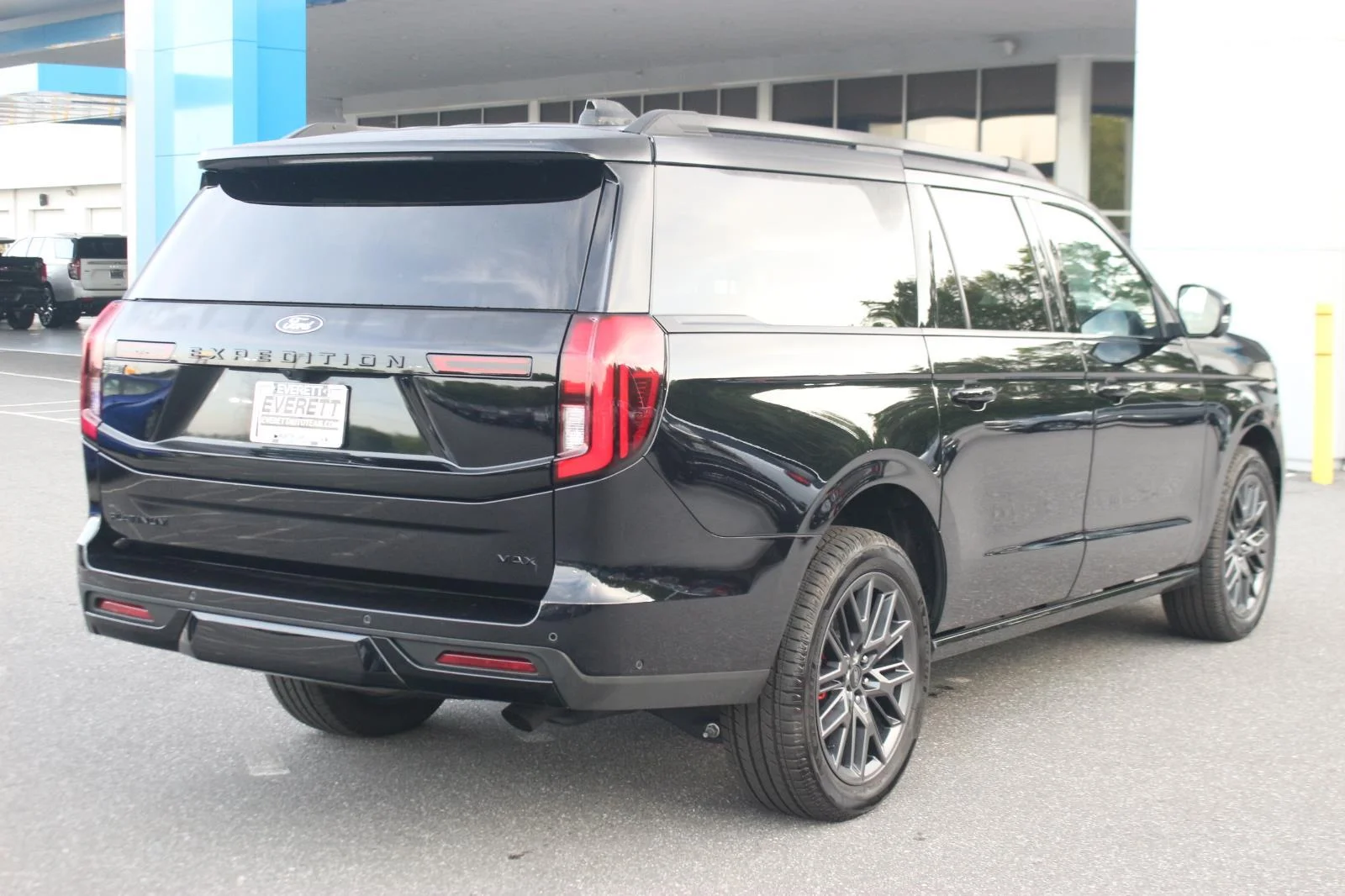 Used 2025 Black Ford Platinum image 7