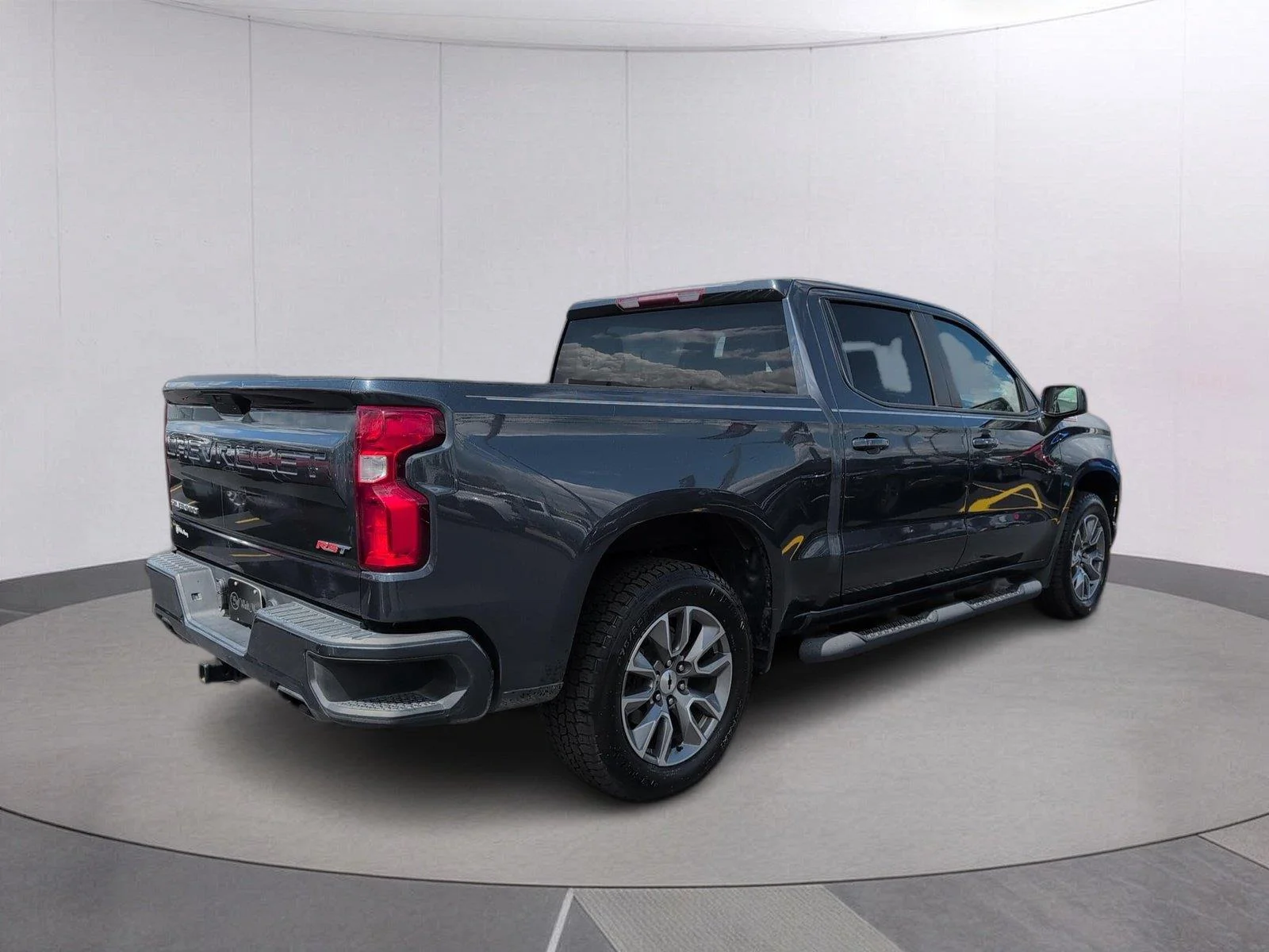 Used 2021 SHADOW GRAY METALLIC Chevrolet RST image 5