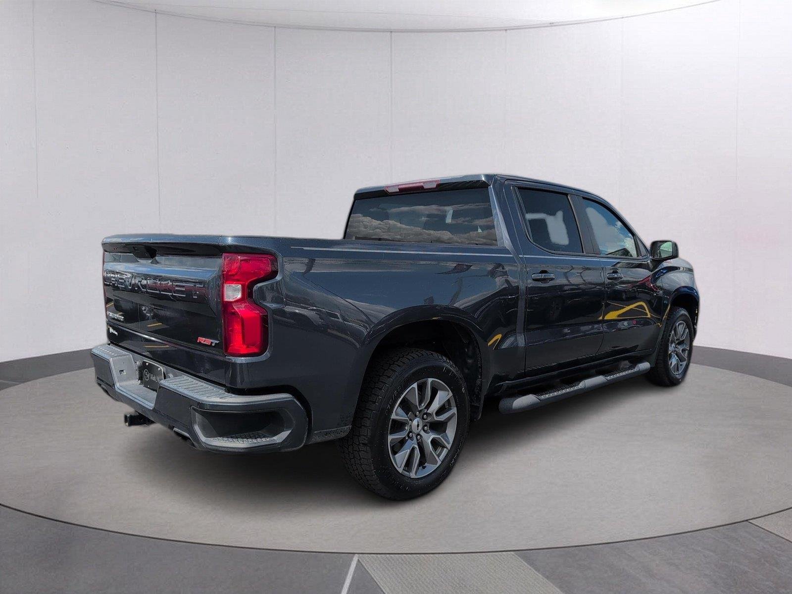 Used 2021 SHADOW GRAY METALLIC Chevrolet RST image 5