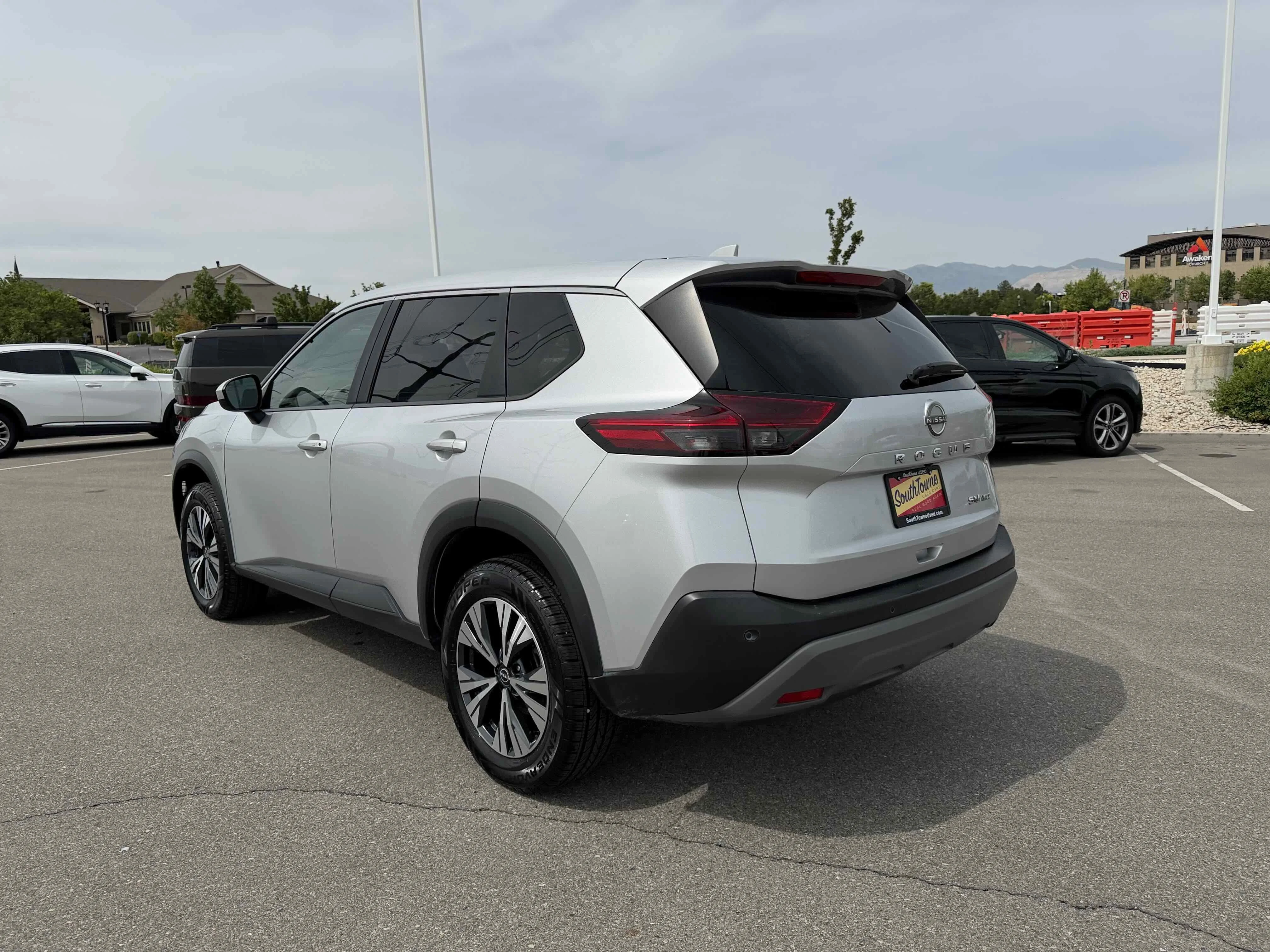 Used 2023 Brilliant Silver Metallic Nissan SV image 5