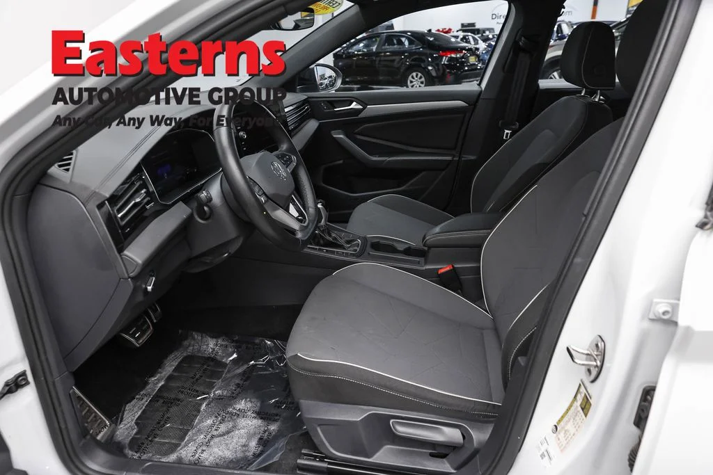 Used 2025 White Volkswagen 1.5T Sport image 14