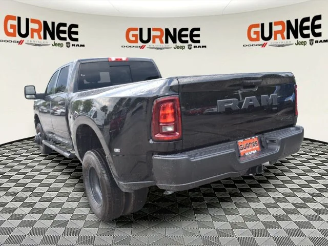 New 2026 Diamond Black Crystal Pearl-Coat Exterior Paint RAM Tradesman image 5
