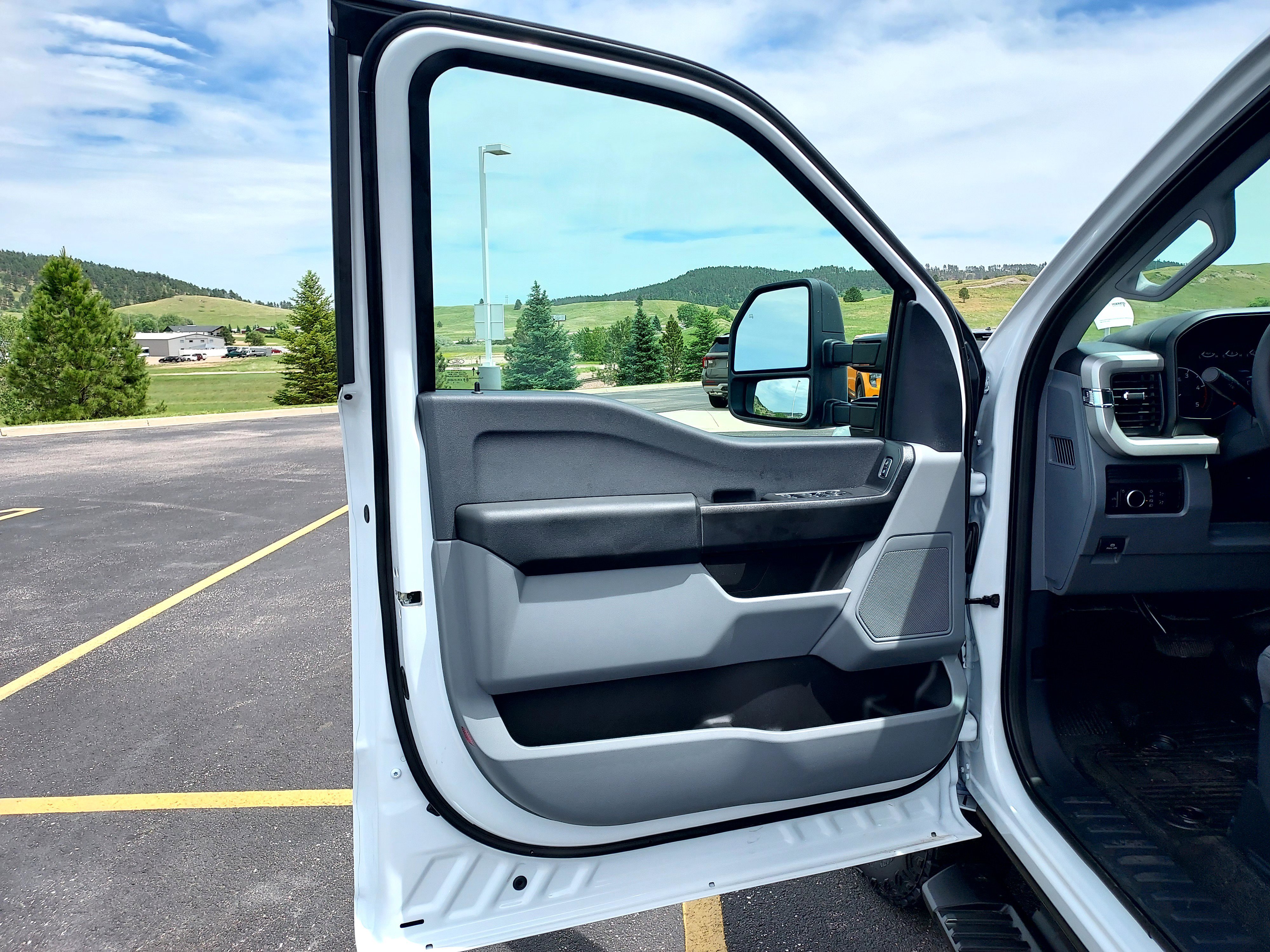 New 2026 Oxford White Ford XL image 13