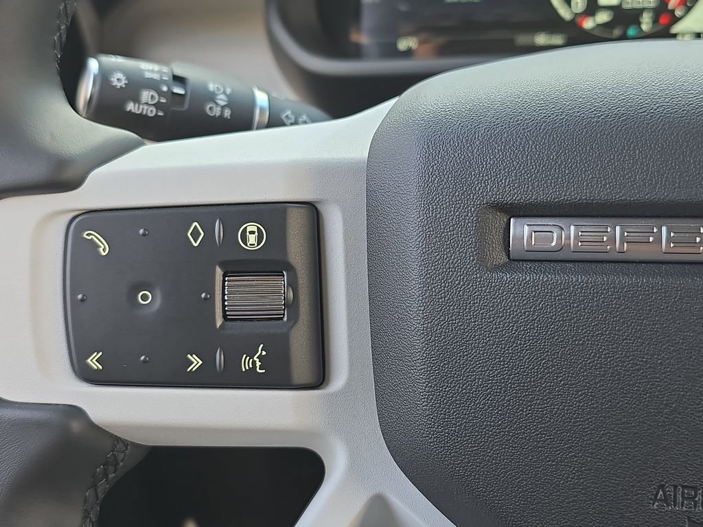 New 2026 Santorini Black Land Rover S image 18