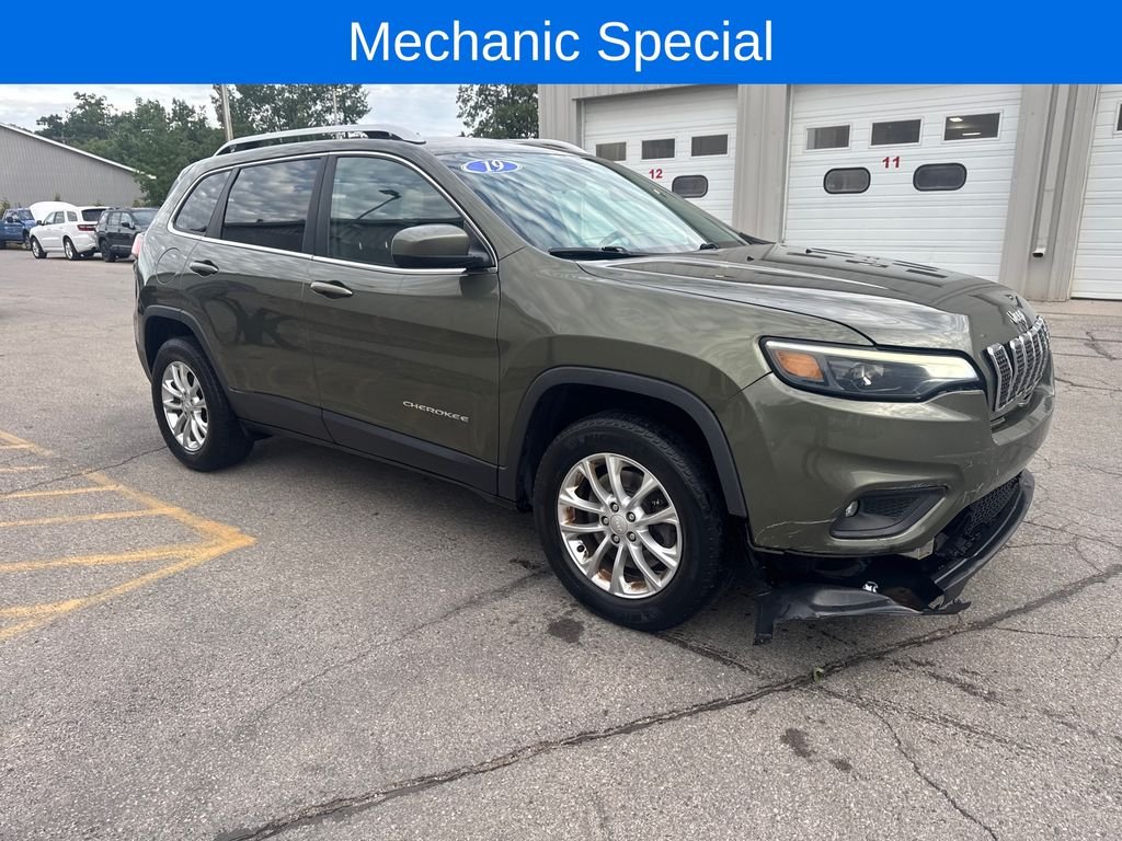 Used 2019 Green Jeep Latitude image 7