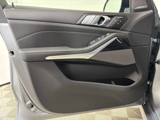 Used 2027 Frozen Pure Grey Metallic BMW xDrive40i image 9