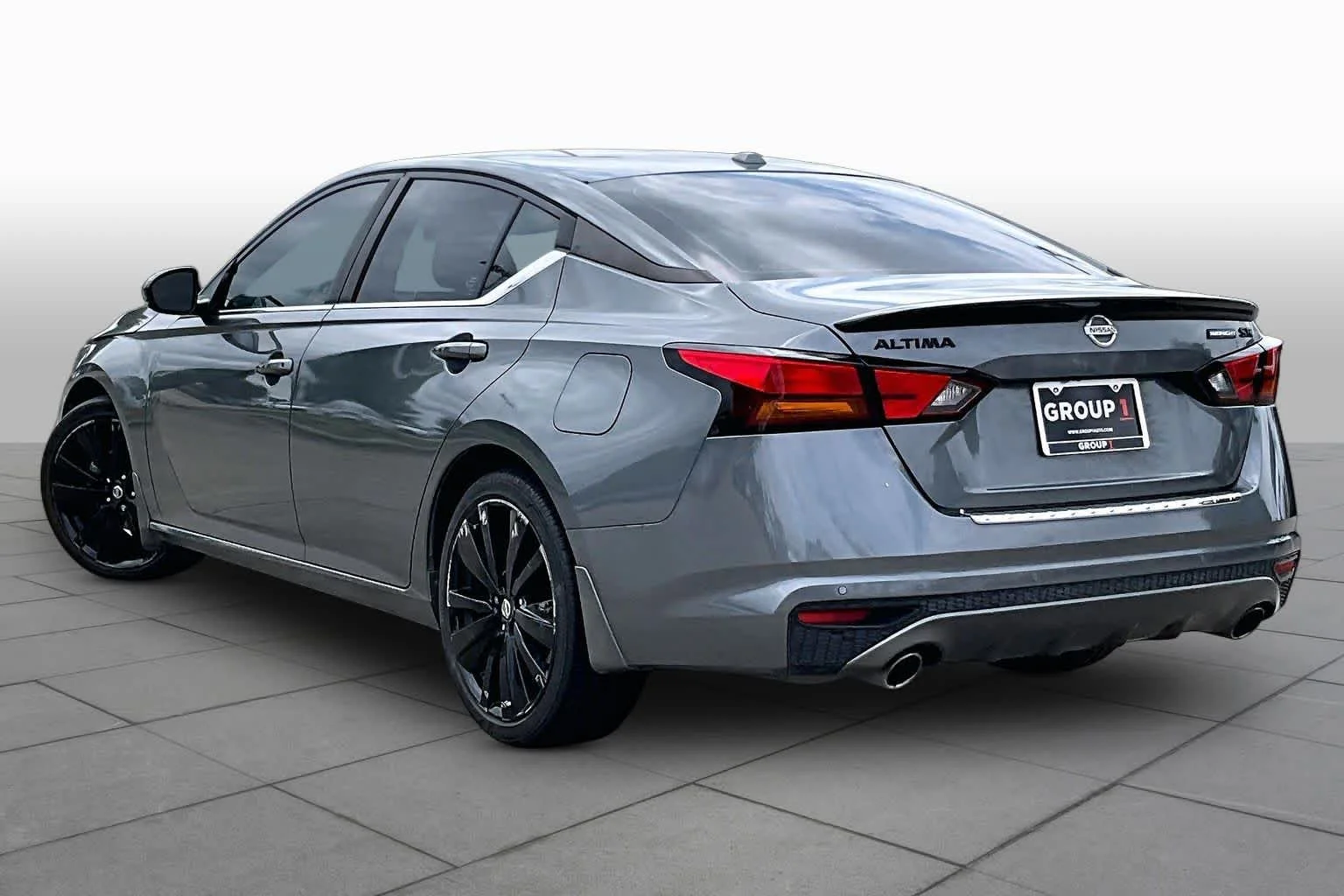 Used 2022 Gun Metallic Nissan 2.5 SR image 11