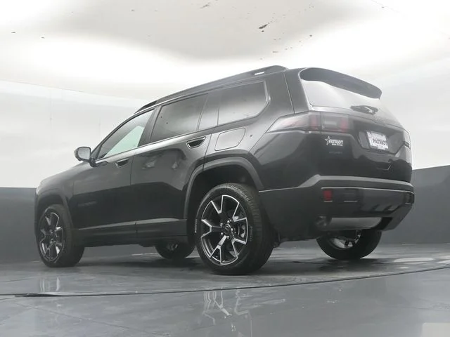 New 2026 Diamond Black Crystal Pearl-Coat Exterior Paint Jeep Overland image 45