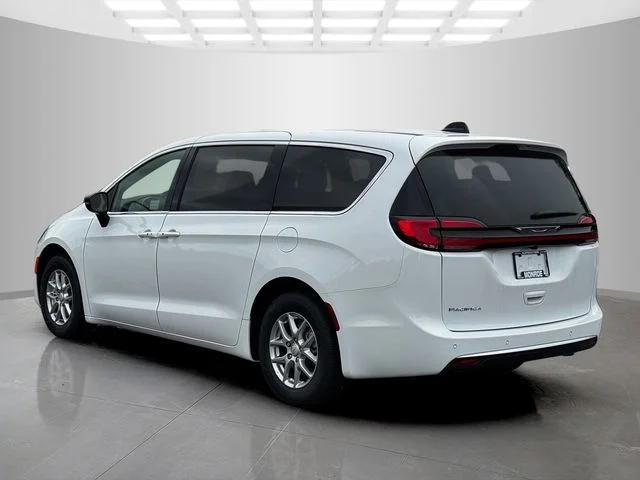 New 2027 Bright White Clear-Coat Exterior Paint Chrysler Select image 5