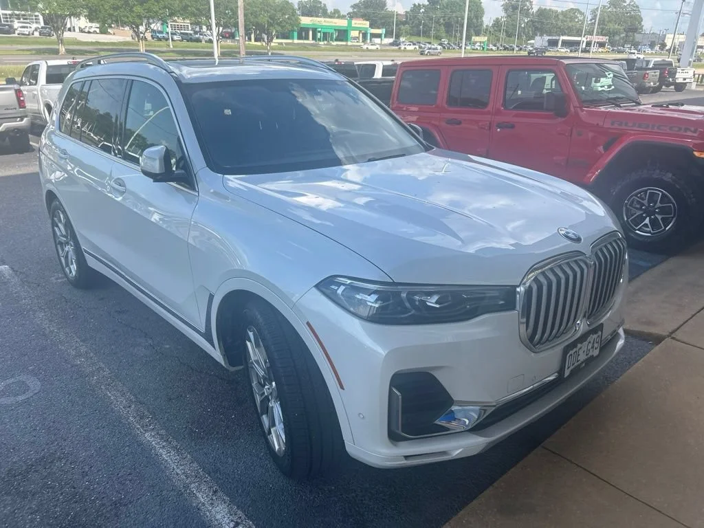 Used 2019 Mineral White Metallic BMW xDrive40i image 9