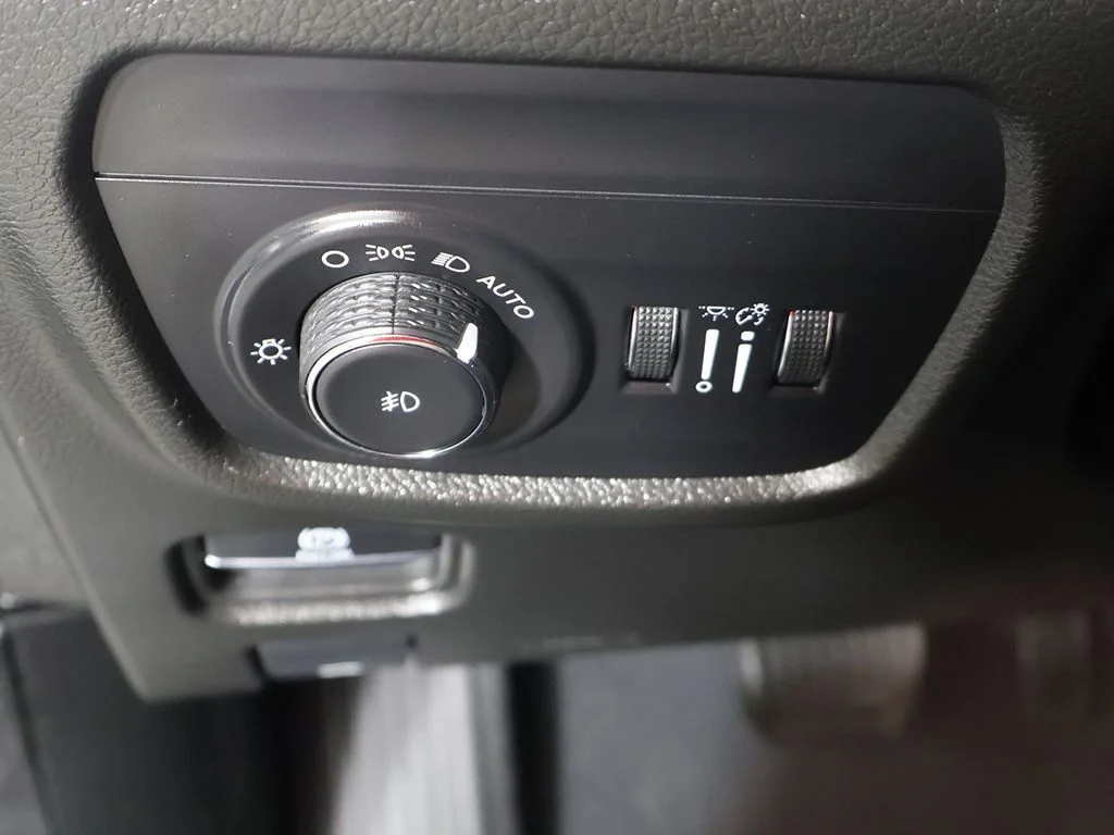 Used 2023 Black Jeep Summit image 39