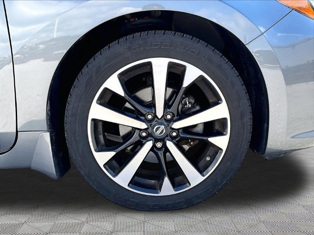 Used 2018 Gun Metallic Nissan 2.5 SR image 7